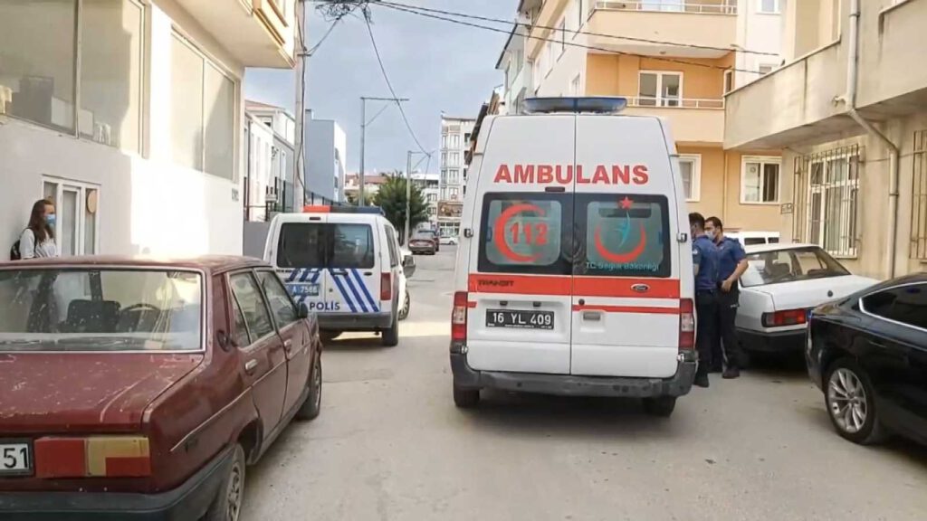 Erkek arkadaşını bıçakladı