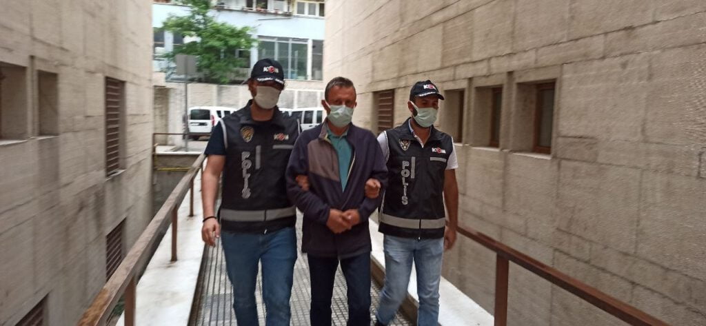 Gözaltındaki profesör adliyede