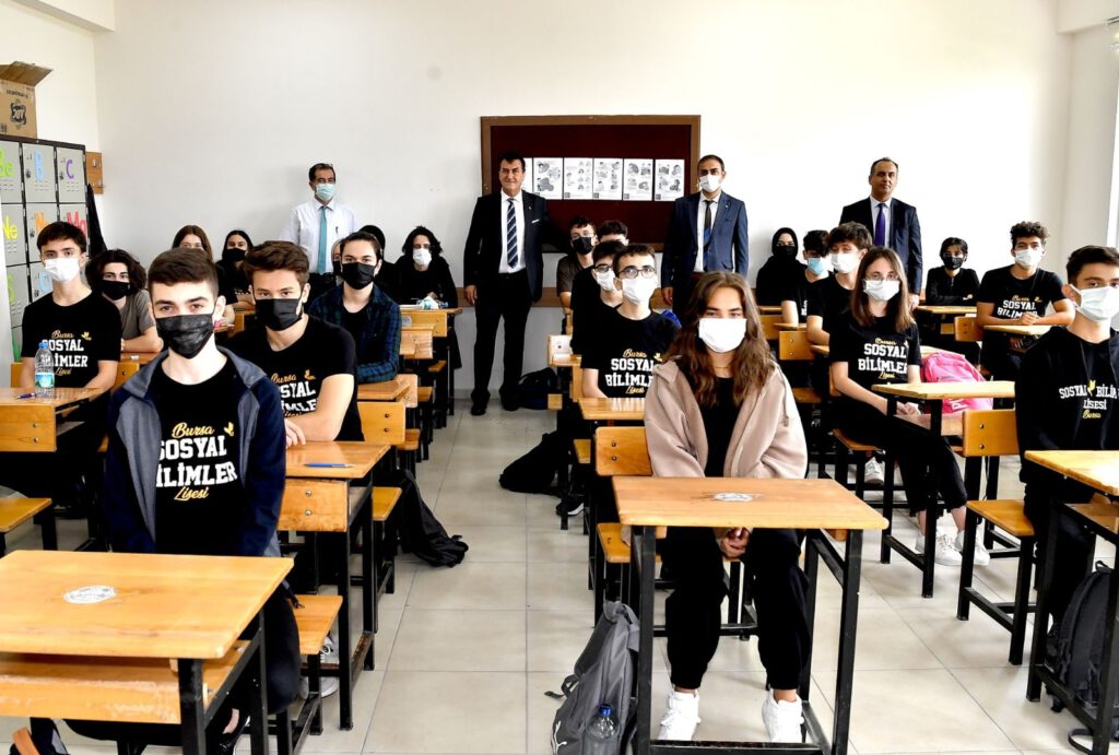 İlk ders Başkan Dündar’dan