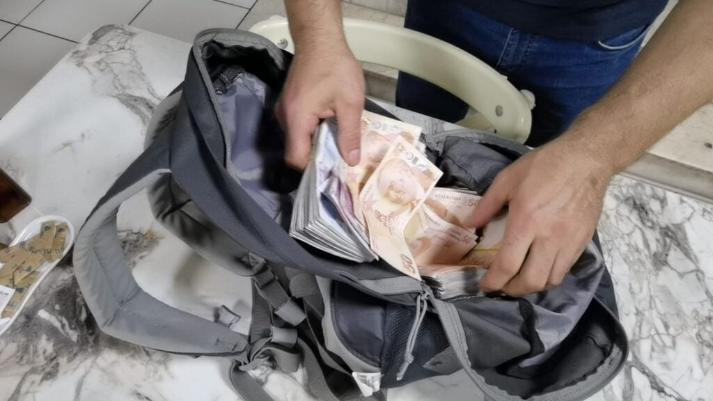 İnsanlık ölmemiş…