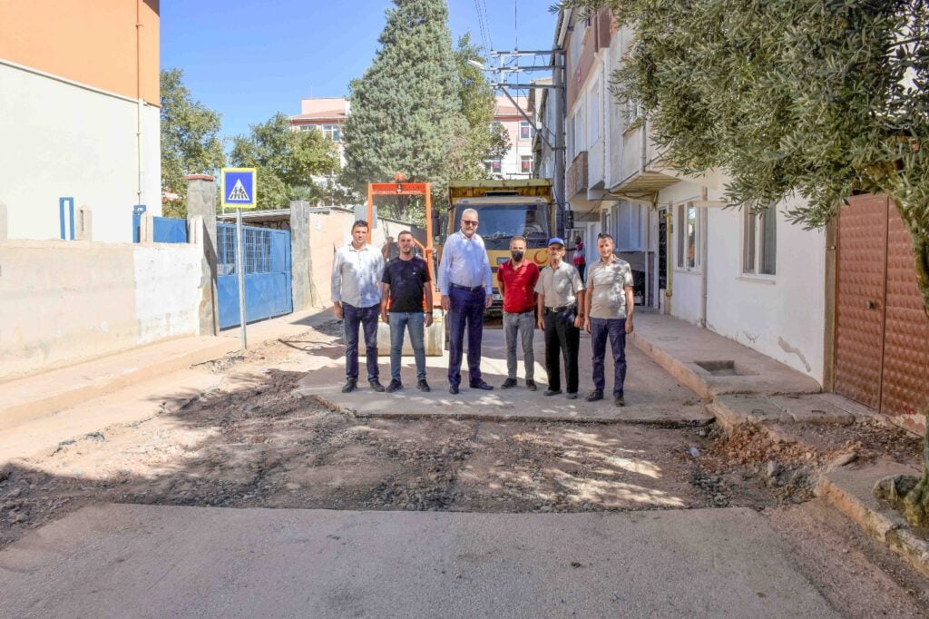 Karacabey’de asfalt çalışmaları sürüyor