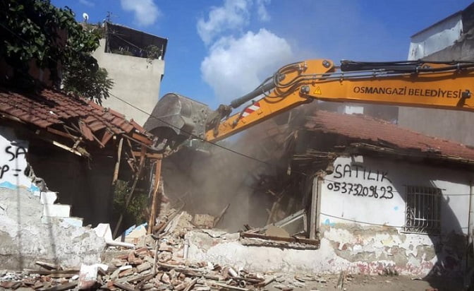 Osmangazi’de metruk bina temizliği