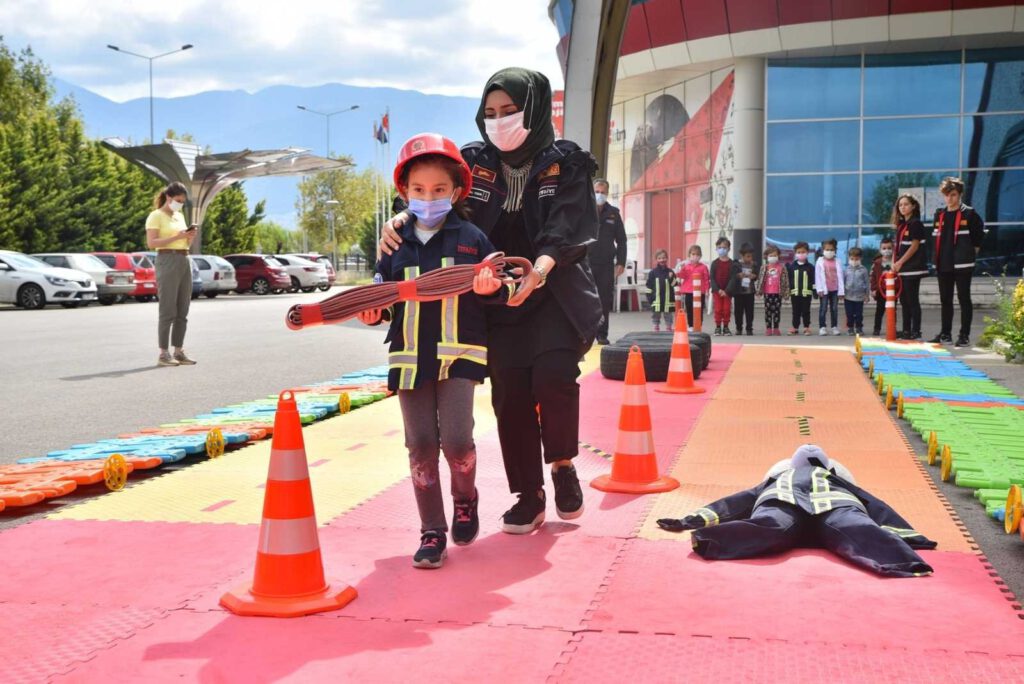 Minik itfaiye erleri görev başında