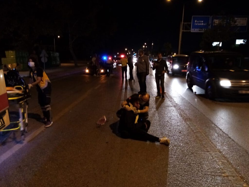 Motosikletli kadın ölümden döndü