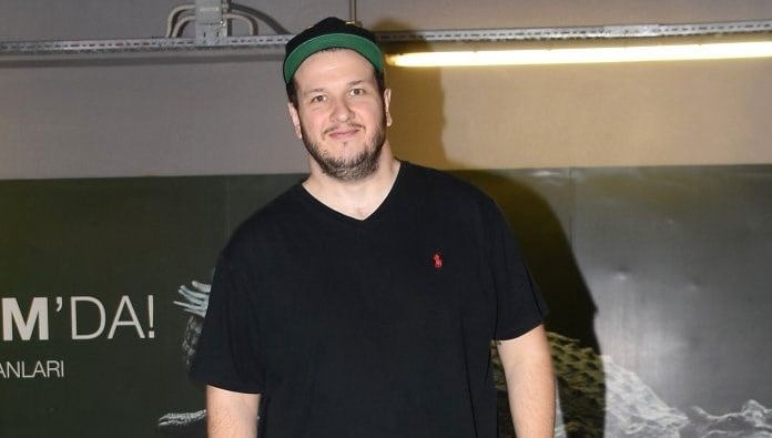 Şahan Gökbakar aşı karşıtlarını tiye aldı