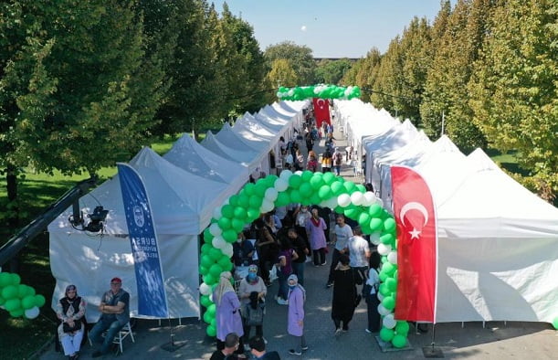 Sanata hayat veren eller festivali