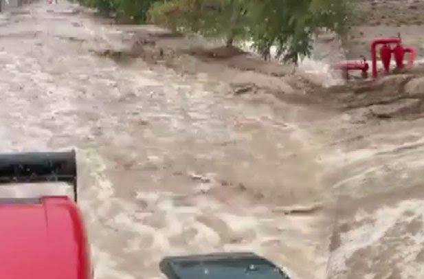 Sel suları köyü dereye çevirdi