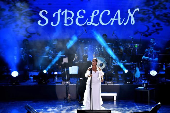 Sibel Can, şarkılarını Zeki Müren için söyledi