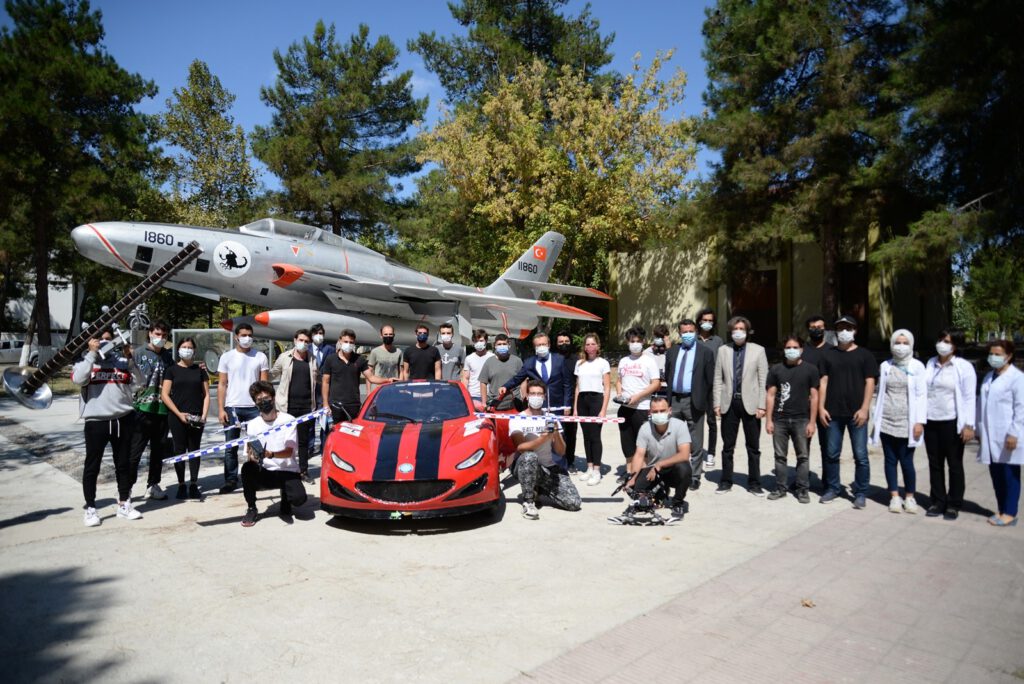 Teknofest’te yarışan öğrencilere ziyaret