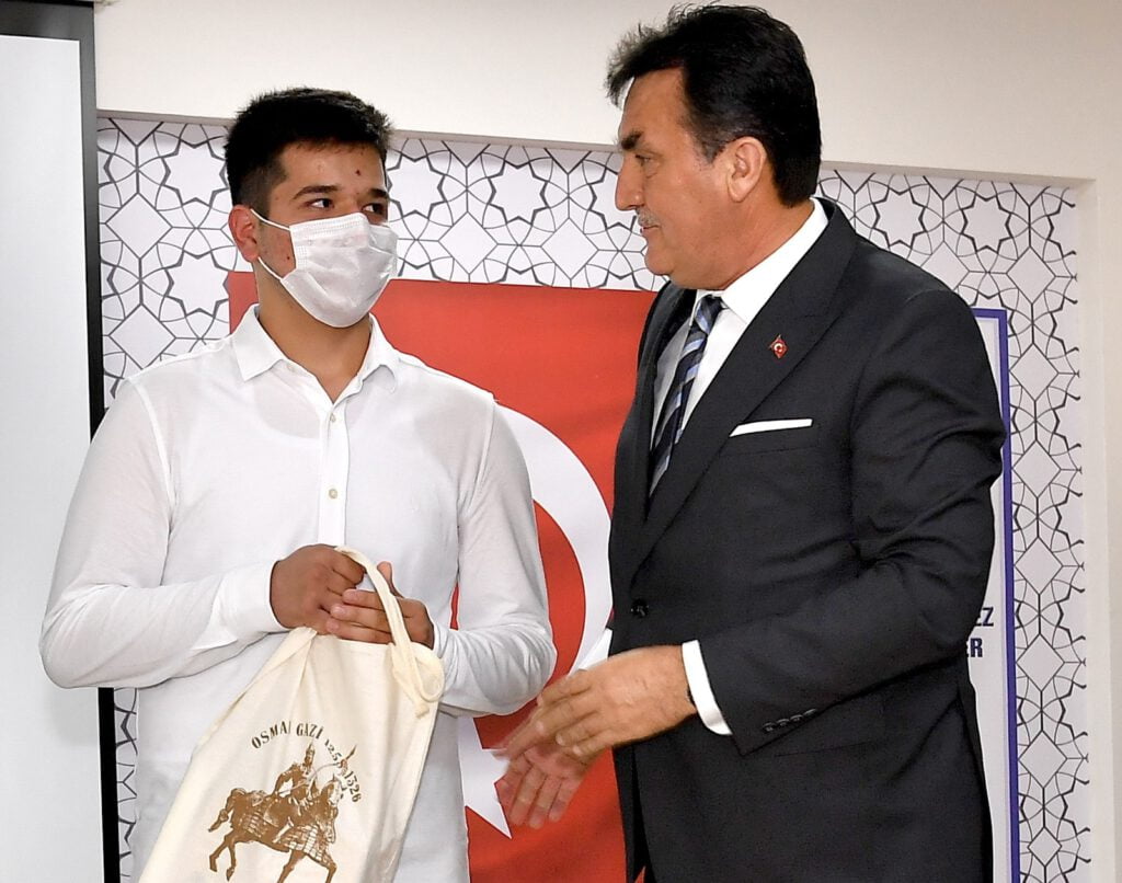 Üniversiteye kütüphanede hazırlandı