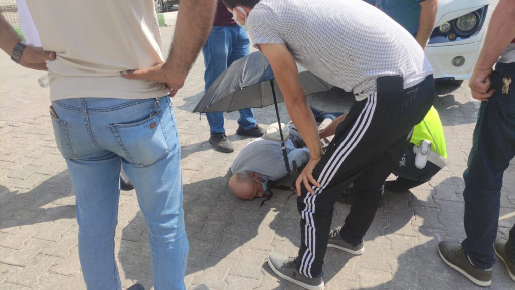 Yaşlı adama minibüs çarptı