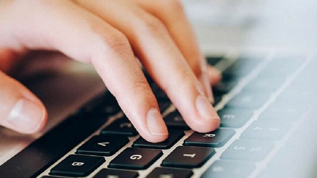 Yurt dışından gelen e-postalara dikkat: