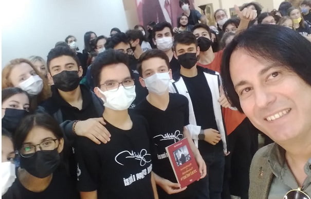 Ünlü sanatçı, Zeki Müren’e konuk oldu!