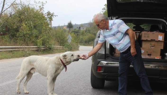 Aç hayvanların babasından duygusal veda