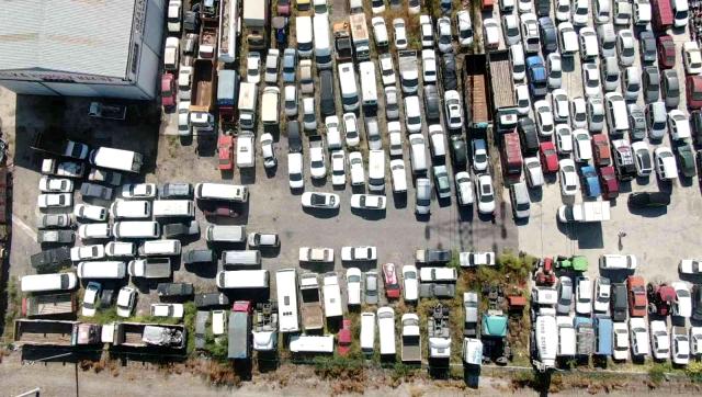 Milyonlarca liralık araçlar çürüyor