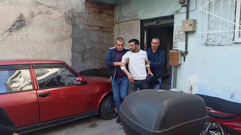 Av tüfeğiyle eşini ve 2 çocuğunu rehin aldı