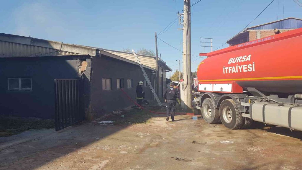 Boya imalathanesinde patlama ve yangın