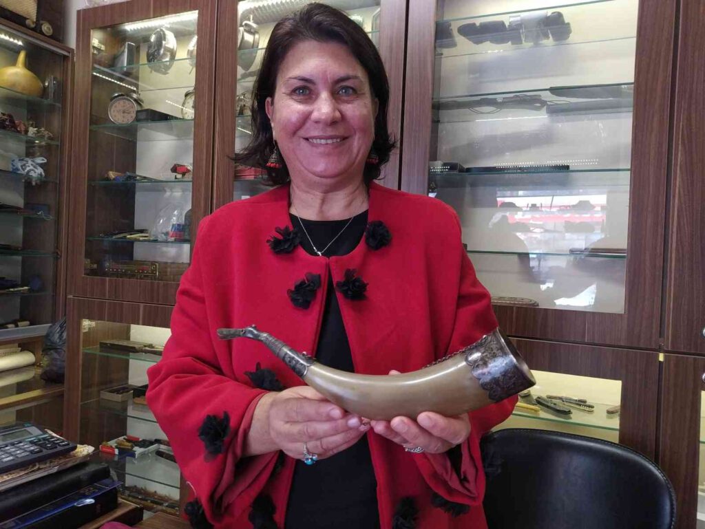 Boynuz kadeh sahibini arıyor