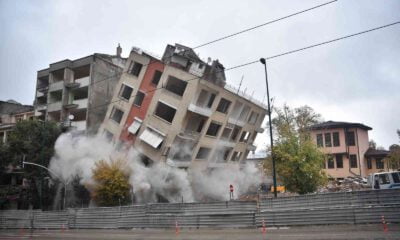 Bursa’da 5 katlı bina böyle yıkıldı