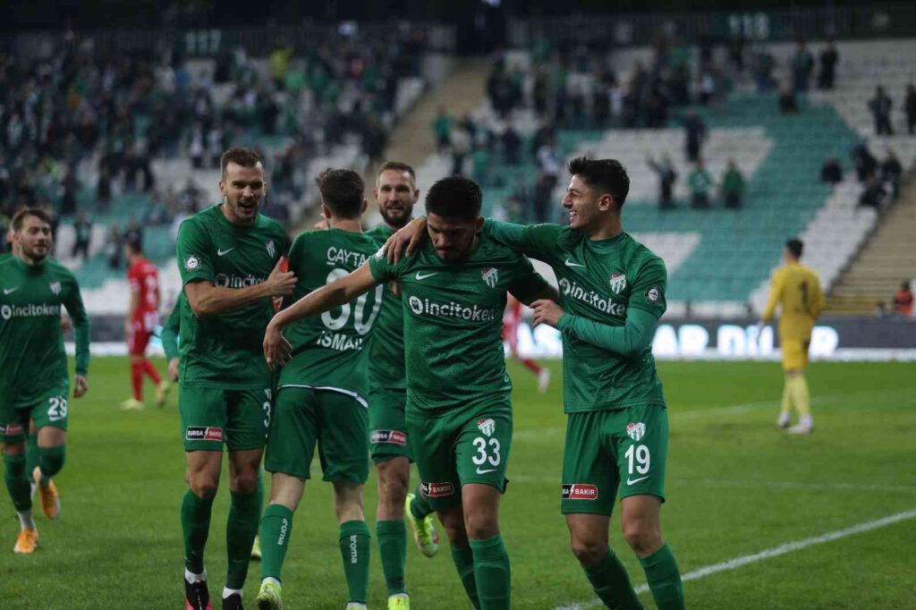Bursaspor, Balıkesirspor’e karşı üstün