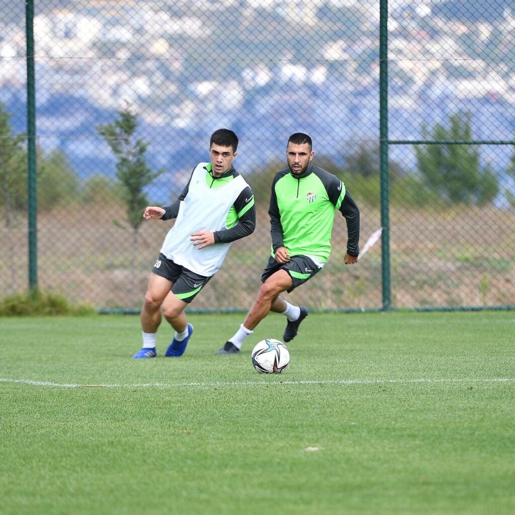 Bursaspor, Kocaeli’de taktik çalıştı