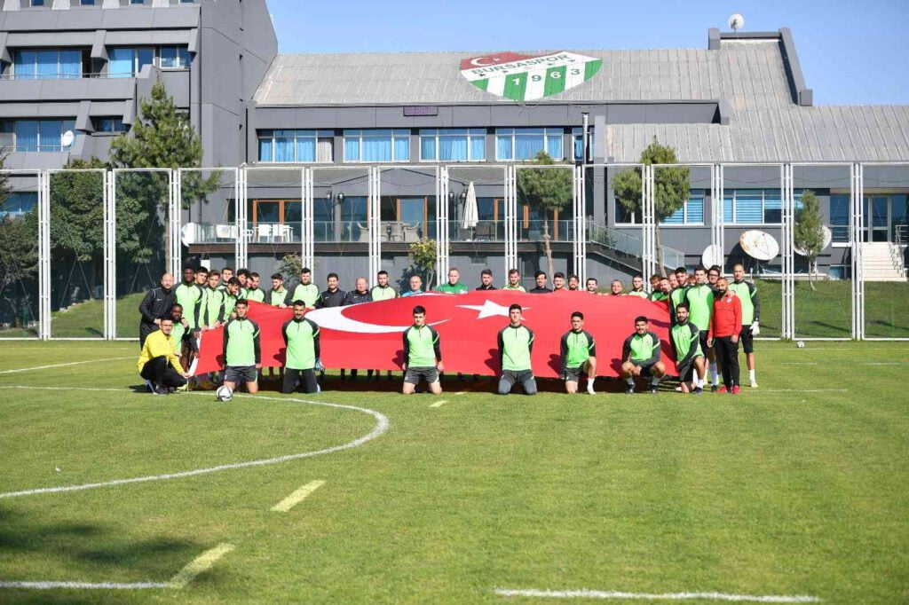 Bursaspor’da, Cumhuriyet Bayramı kutlandı