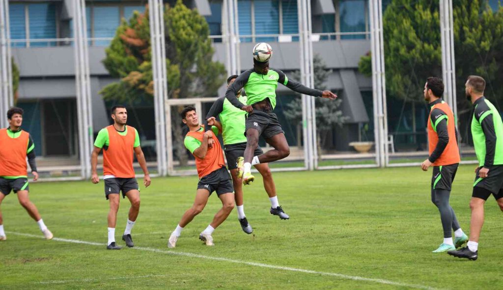 Bursaspor’da hazırlıklar devam ediyor