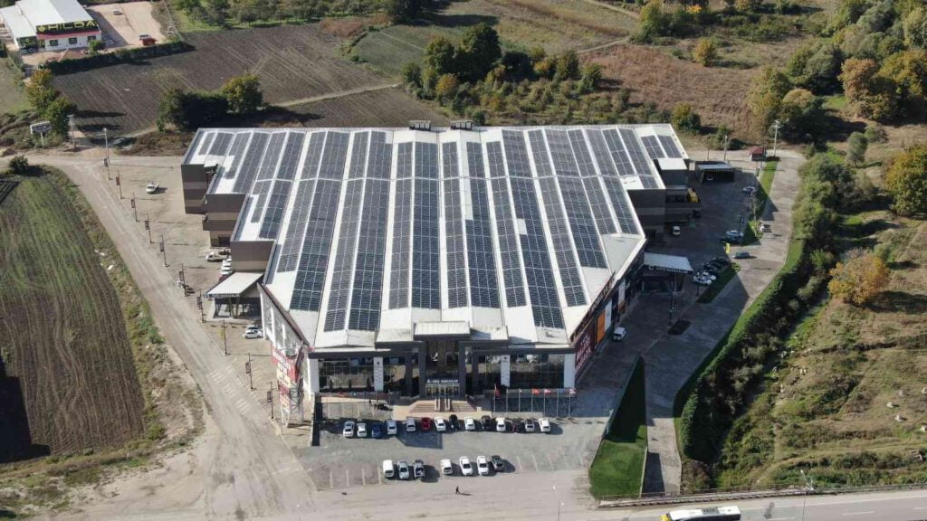 Çevreci AVM’ye 4 bin güneş paneli