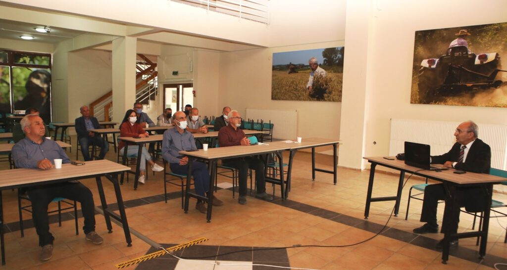 Çiftçilere tarımda örgütlenme eğitimi