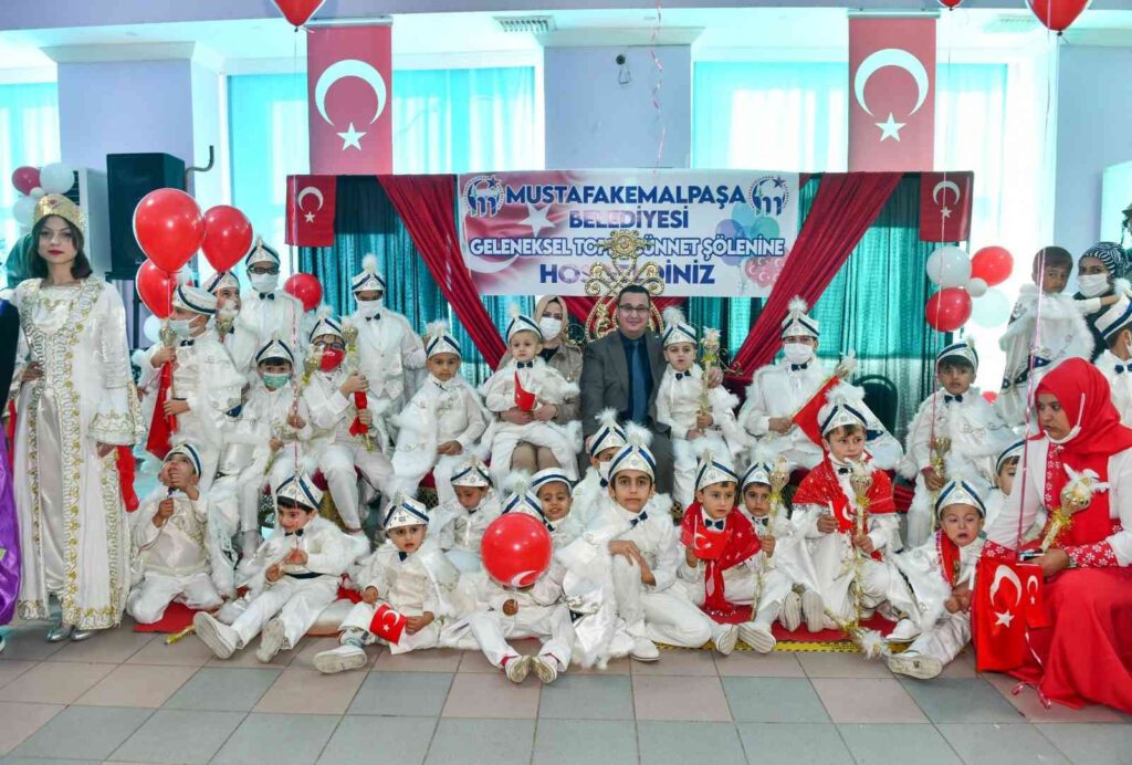 Çocuklar çifte bayram yaşadı