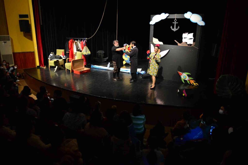 Çocuklar tiyatroya doyacak