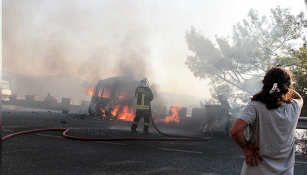 Minibüslerinin yanışını gözyaşları içinde izlediler