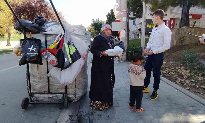 Elleri kara, kalbi altın kadın