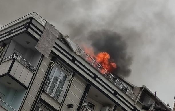 Cep telefonu patladı, yangın çıktı