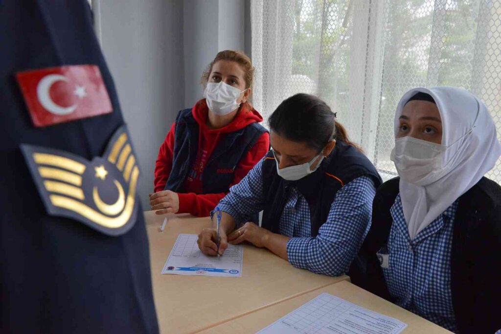 İşçilere madde bağımlılığı anlatıldı