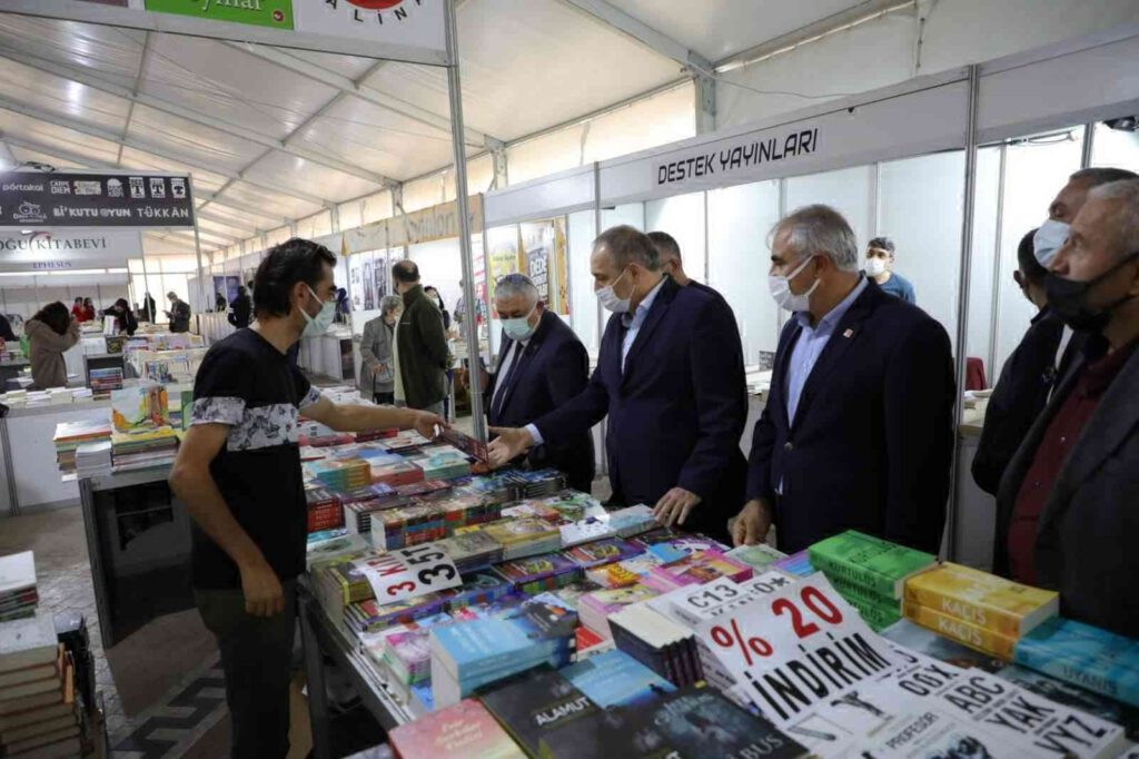 Gemlik’te Kitap Fuarı başladı