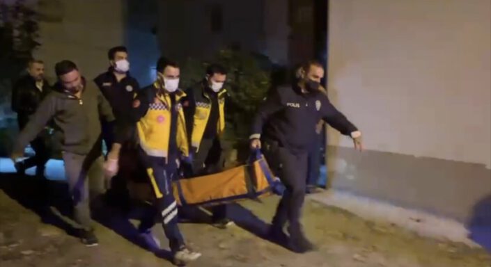 Kıskanç koca, karısını bıçakladı