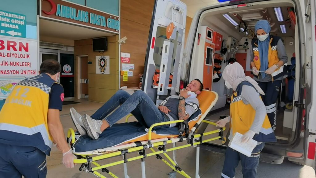 Bursa’da kamyonet bahçeye daldı