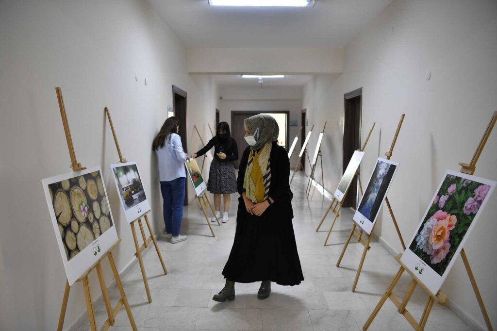 Kursiyerler fotoğraflarını sergiledi