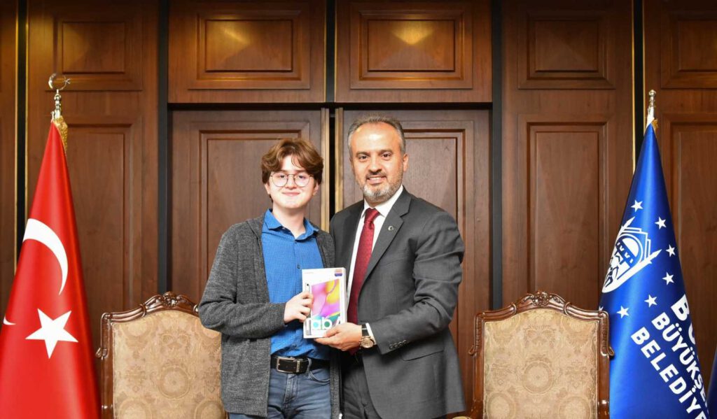 Metroda okuyan kazanıyor