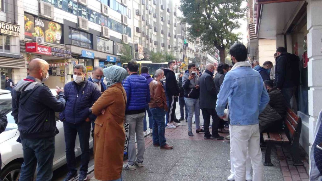 Noter’de kuyruk oluştu, vatandaşlar sitem etti