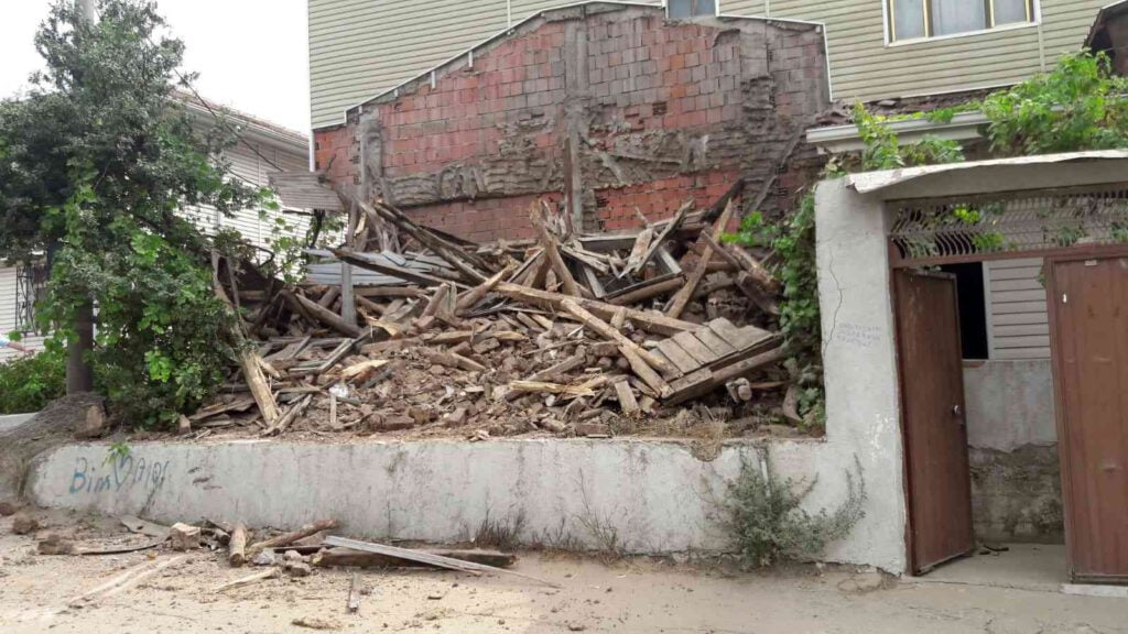 Osmangazi’de metruk binalar yıkılıyor