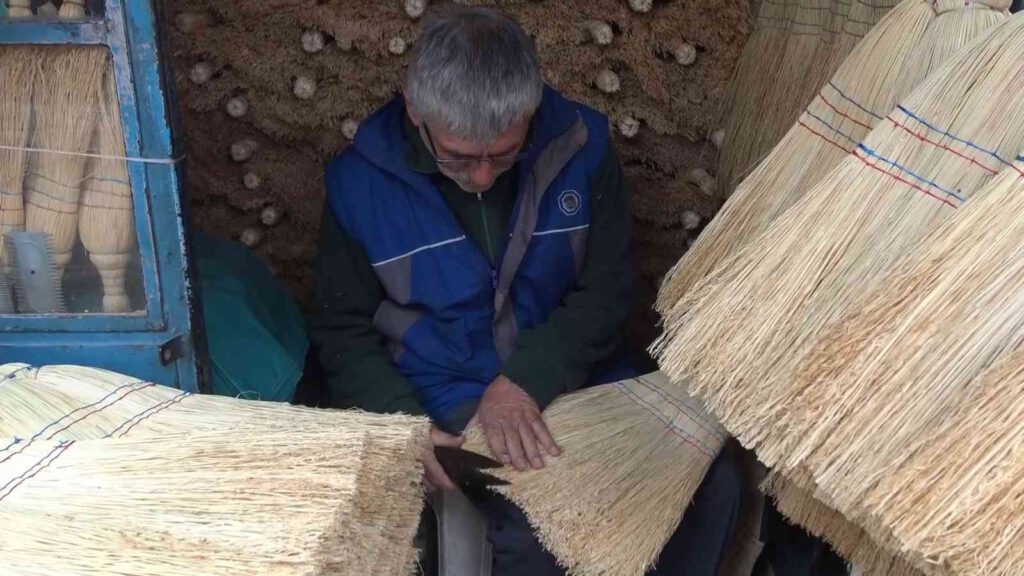 Ot süpürgeler akıllı süpürgelere karşı!