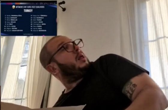 Şahan Gökbakar, spor spikerini tiye aldı