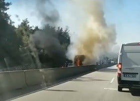 Tıra çarpan kamyon alev aldı