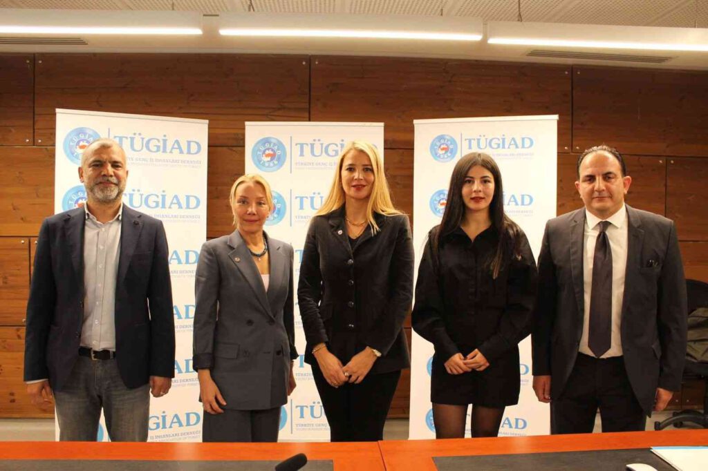 TÜGİAD’dan öğrencilere dijital eğitim bursu