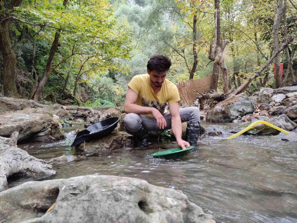 Uludağ’ın eteklerinde altın arıyorlar