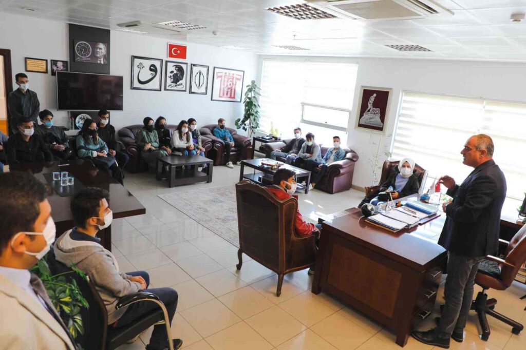 Üniversite öğrencileri evlerine kavuştu