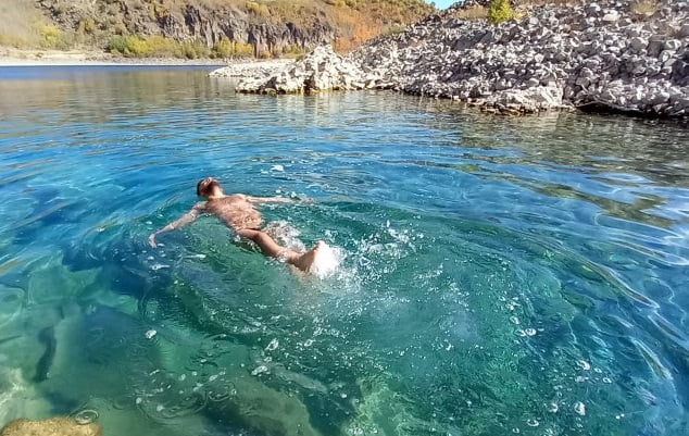 2 bin 250 rakımda yüzme keyfi