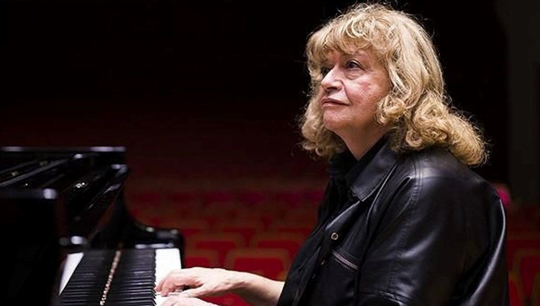 80. yaş günü sahnede kutlandı